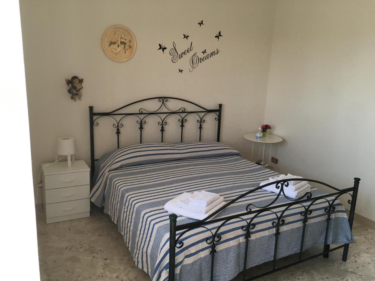 B&B Al Campanile Taranto Eksteriør billede
